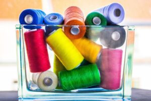 Leia mais sobre o artigo Como Escolher Linha de Costura – Guia Passo a Passo
