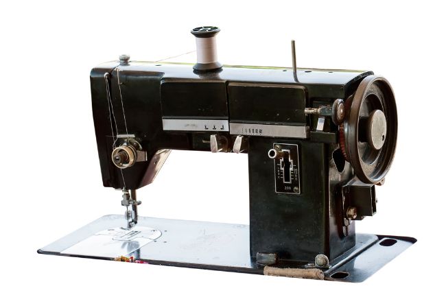 Leia mais sobre o artigo 10 Tipos de Máquinas de Costura que Toda Costureira Deve Conhecer