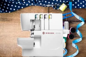Leia mais sobre o artigo Overlock Singer S0105 é boa? Revisão da Máquina de Costura