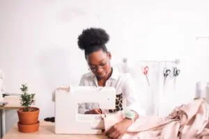 Leia mais sobre o artigo Máquina de Costura Boa e Barata: Guia para Evitar Erros na Compra