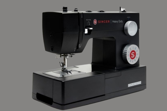 Leia mais sobre o artigo Tudo o que você precisa saber sobre a Máquina de Costura Singer Mecânica HD Facilita Pro 4423 Sterling