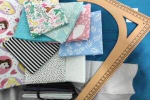 Leia mais sobre o artigo Costura Criativa com Retalhos: O Que Fazer com Sobras de Tecido? Propostas para Aproveitar ao Máximo