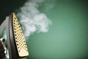 Leia mais sobre o artigo Ferro de passar na costura: 7 segredos que ninguém te contou (o nº 5 evita desastres!)