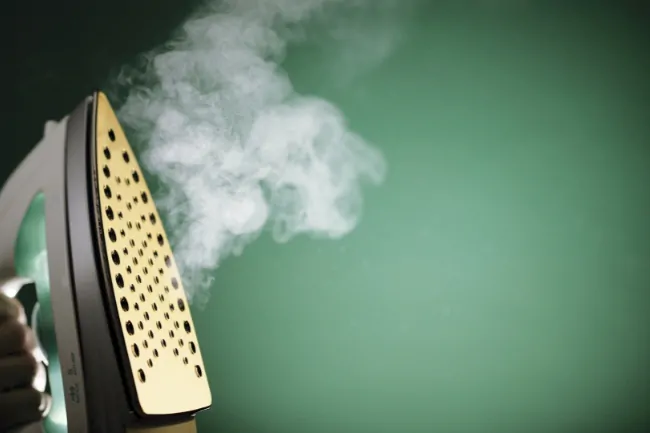 Ferro de passar na costura: 7 segredos que ninguém te contou (o nº 5 evita desastres!)