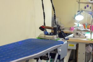 Leia mais sobre o artigo Como escolher o ferro de passar ideal para costura: guia prático para costureiras